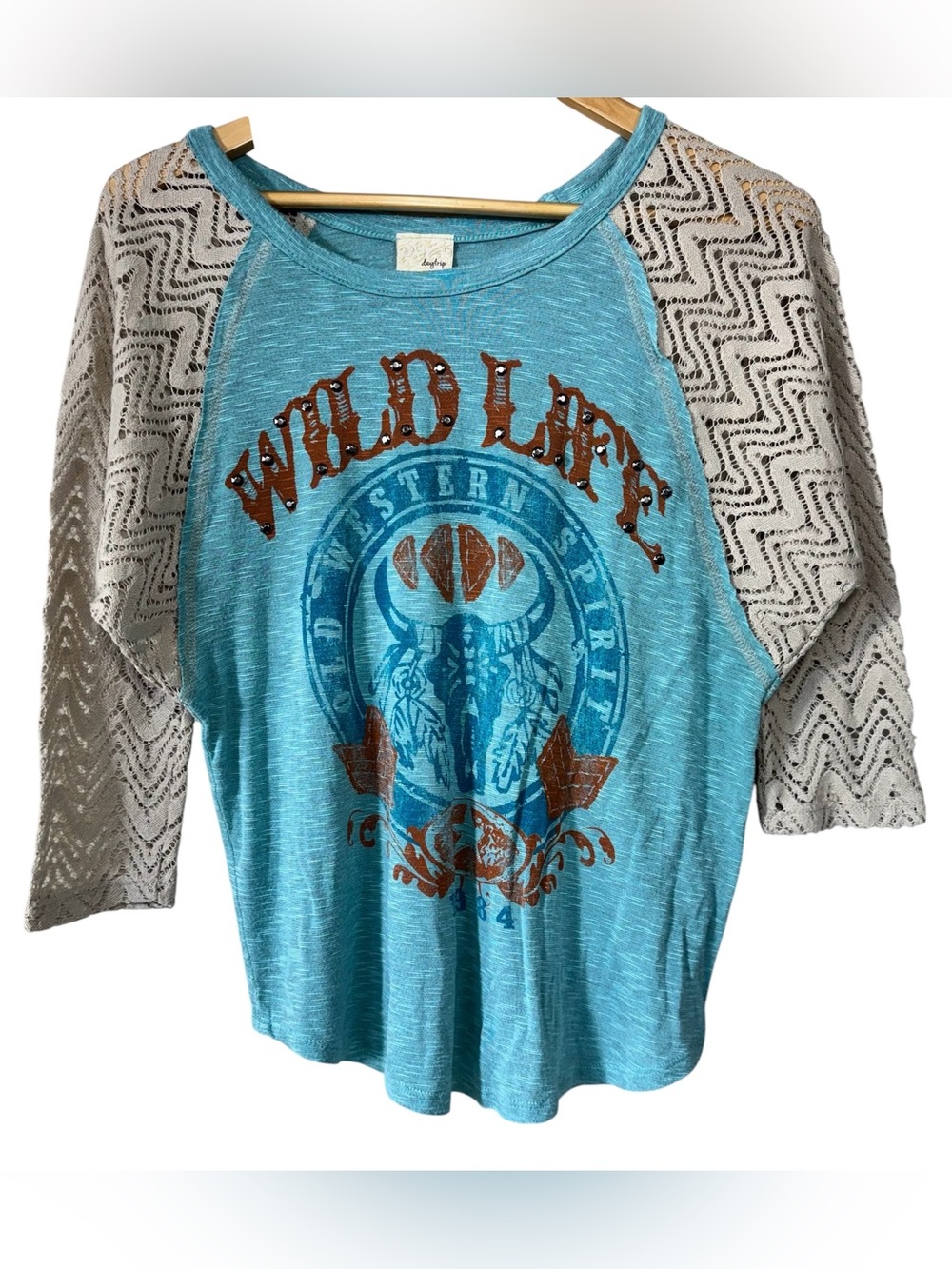 Daytrip Buckle Western Graphic Raglan Top 3/4 Lace Sleeve | Women’s M